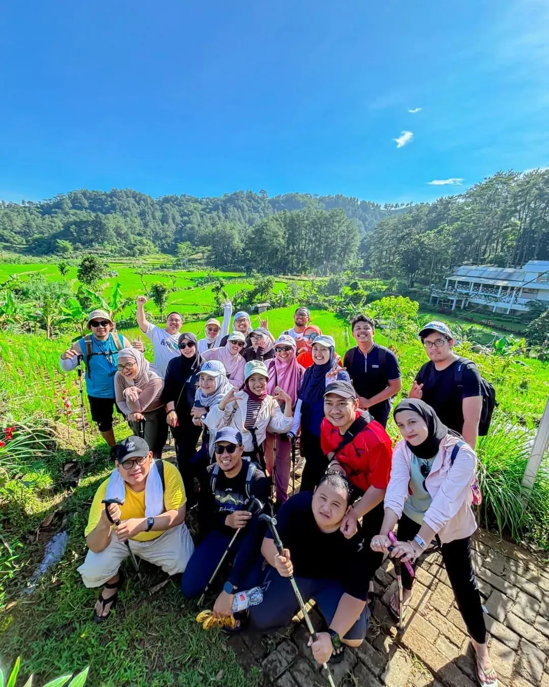 Rombongan Harmoni Trekking di Goa Garunggang